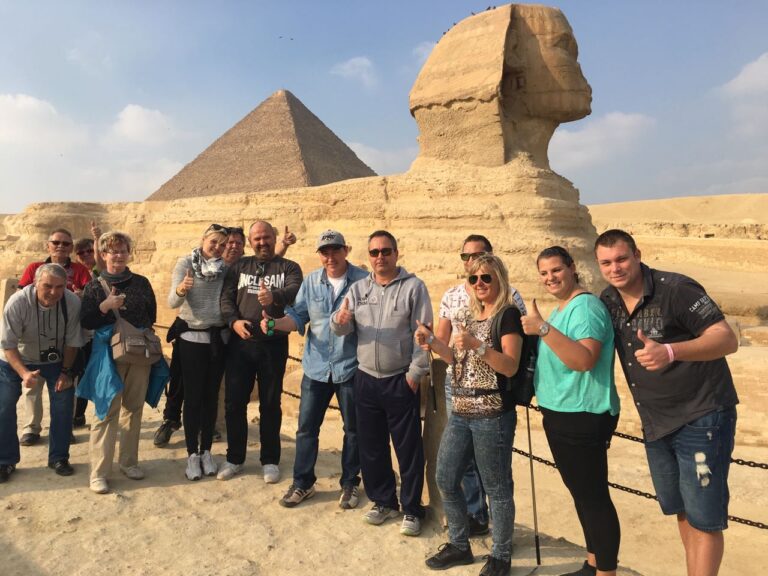 Ein Tag voller Eindrücke: Hurghada Pyramiden Ausflug Flugzeug inklusive Basar-Besuch